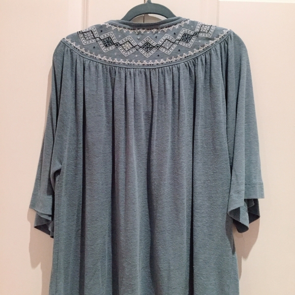 Gap Embroidered yoke flowy blue blouse - Picture 4 of 7